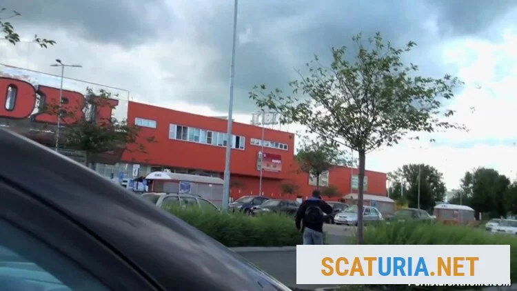 Satisfied Shopper Marks Her Territory (FullHD 1080p / 743.2 MB)  2024