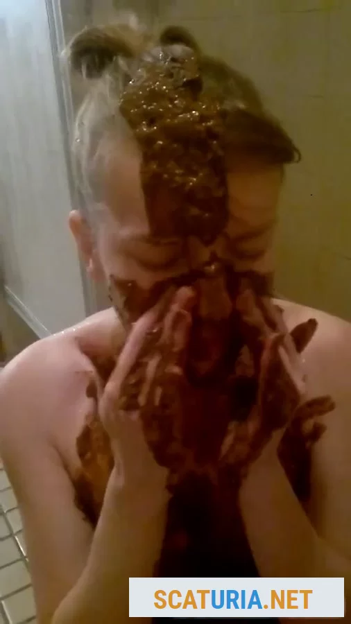 Julia Dream - Shit On Head Or Total Scat Mess (HD 720p / 126 MB)  2024