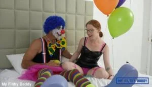 Amy Quinn - Kinko the Clown has a pee party with lil Amy (FullHD 1080p / 520.4 MB)  2024