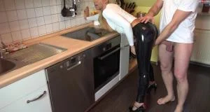 Daynia - Hemmungslos versauter Kuechenfick - Andy zerfickt die Latex-Prallarsch-Anal-Fickfotze! 3Loch mit A2M 13 01 19 (FullHD 1080p / 179.58 MB)  2025