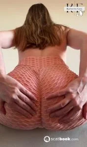 Short jeans and scat (HD 720p / 94.29 MB)  2025