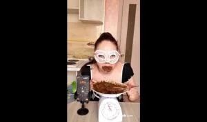 Speed shit eating with 3 loads (HD 720p / 536.57 MB)  2025