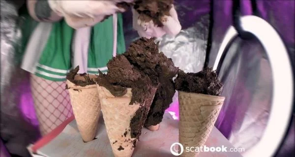 Fan with  unusual  ice cream (FullHD 1080p / 212.56 MB)  2025