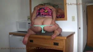 Eat Your Dinner (FullHD 1080p / Milf, Defecation)