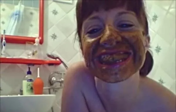 Me In Bathtube Full Of Poo And Pee (SD / 162 MB) 4 August 2025