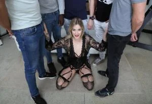 Ria Sunn - Ria Sunn is Unbreakable #1 - Pee Drink GIO2717 (SD / interracial)