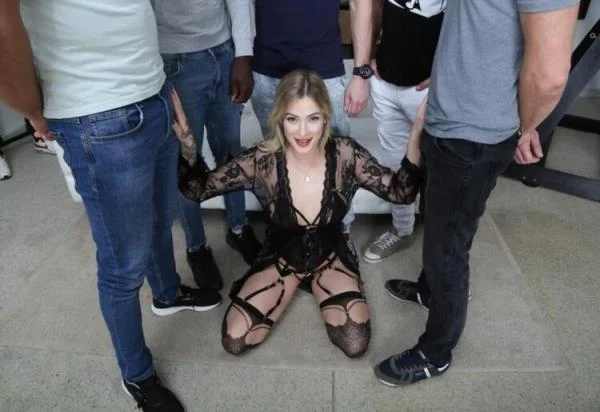 Ria Sunn - Ria Sunn is Unbreakable #1 - Pee Drink GIO2717 (SD / 758.9 MB) 2025