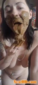 LiliXXXFetish - Poo Naked In Kitchen Sink Smearing Face Mouth Full Of Poo (UltraHD 2K / Eat, Eating)