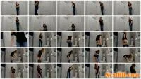 LucyBelle - Desperation under the bathroom and poop (UltraHD 2K / 1.83 GB) - ScatUria