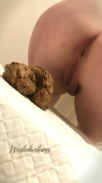 Sitting And Shitting (FullHD 1080p / 57.3 MB) 26 September 2025