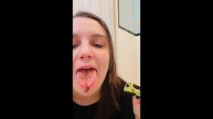Layla Lee - Toy Cars And Shit EXPLOSION (FullHD 1080p / Amateur, Defecation)