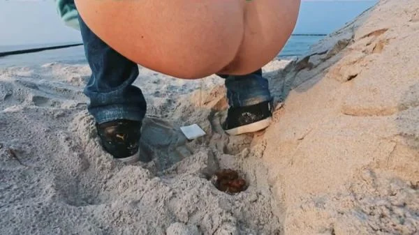 Mia Skye aka MiaRoxxx - Beach Shitting (HD 720p / Germany, Dirty Anal)