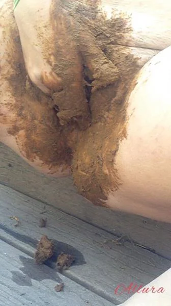 Allura - Dirty Pussy Stuffing (SD / Amateur, Scat)