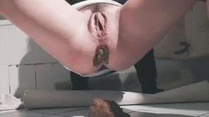 Mess In The Bathroom (HD 720p / Germany, Dirty Anal)
