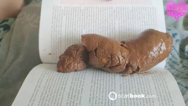 Kitty Skatt - The Book Critic This Book (FullHD 1080p / Solo, Fetish)