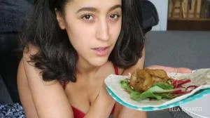 Snack For My Boyfriend (HD 720p / Solo, Defecation)