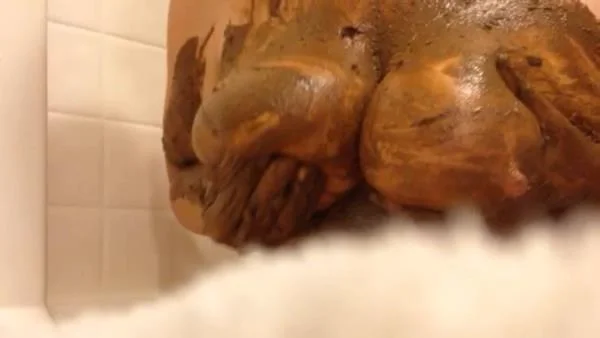 Smearing My Shit On My Boobs (SD / Amateur, Scat)