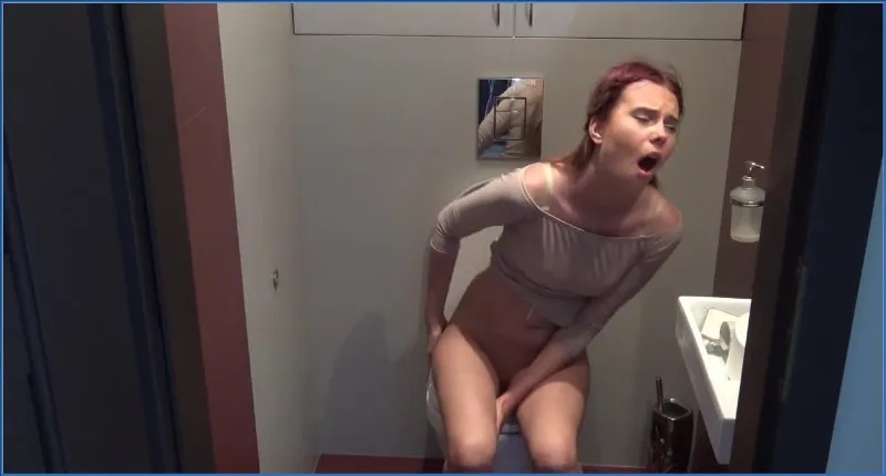 HotDirtyIvone - Sarah, Peeing, Farting - scat porn video at Scaturia.net