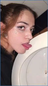 Licking toilet - Malafalda (HD 720p / 5.41 MB)  2026