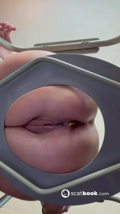 ArabScatGoddess Delivers a Proud and Assured Kaviar Solo - scat porn video at Scaturia.net