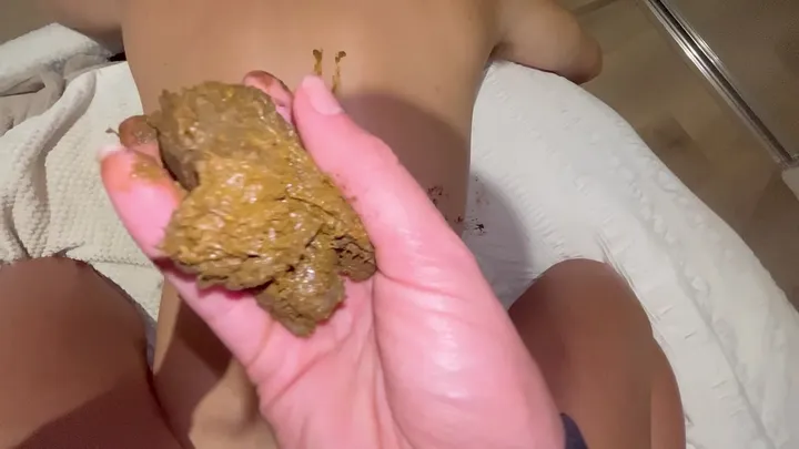 GymBunnyPoops Delivers Another Firm Fresh Load of Pooping Scat Action - scat porn video at Scaturia.net