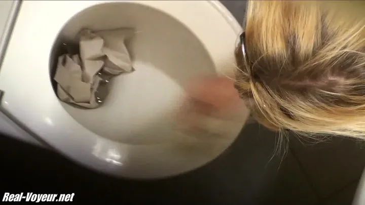 Slow Kaviar Mess: Unhurried Scat Solo with Vivid Detail - scat porn video at Scaturia.net